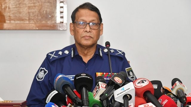 সিলেটসহ বিভিন্ন শহরে ভাঙচুর: হামলাকারীদের গ্রেফতারে পুলিশের নির্দেশ, আইজিপি বললেন 'অপরাধ বরদাস্ত নয়'