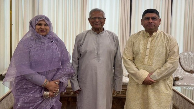 সেনাপ্রধানের সঙ্গে প্রধান উপদেষ্টার সৌজন্য সাক্ষাৎ