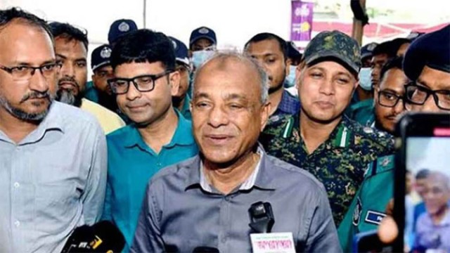 দুর্নীতির টাকা না থাকায় বড় গরু বিক্রি হচ্ছে না: স্বরাষ্ট্র উপদেষ্টা