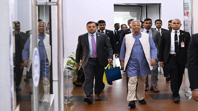 দেশে ফিরলেন প্রধান উপদেষ্টা