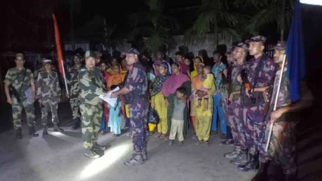 সীমান্তে টিকটক বানাতে গিয়ে বিএসএফের হাতে দুই কলেজ শিক্ষার্থী আটক