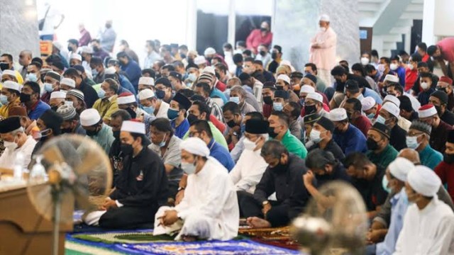 মালয়েশিয়ায় জুমআ’র নামাজ বাদ দিলেই কারাদন্ড ও জরিমানা প্রজ্ঞাপন জারি