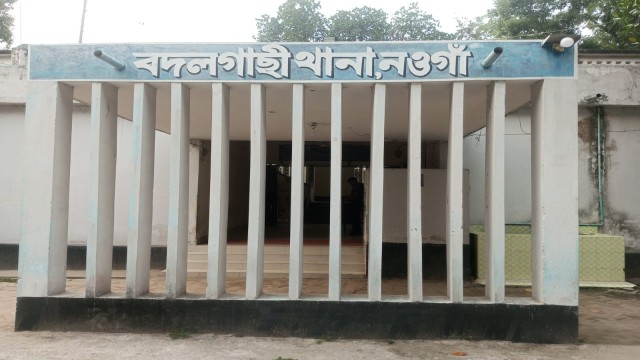 নওগাঁর বদলগাছীতে স্কুলছাত্রী ধর্ষণ: কলেজছাত্র গ্রেফতার
