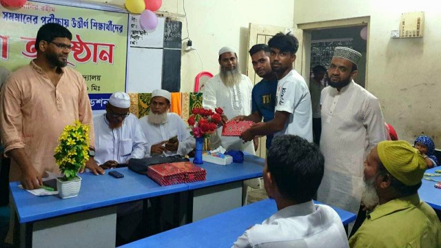 সরজন সততা ফাউন্ডেশনের উদ্যোগে এসএসসি, দাখিল ও সমমান পরীক্ষায় উত্তীর্ণ  শিক্ষার্থীদের সংবর্ধনা প্রদান