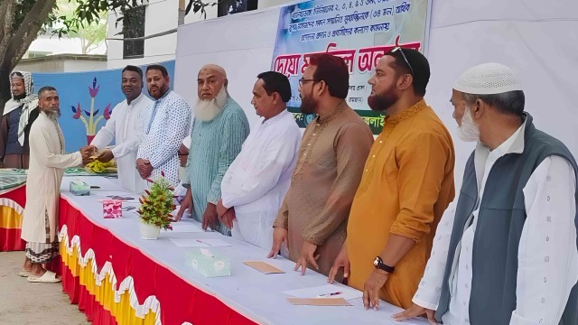 বালিয়াডাঙ্গা হেল্পলাইনের উদ্যোগে মুয়াজ্জিনদের আর্থিক প্রণোদনা প্রদান ও দোয়া মাহফিল