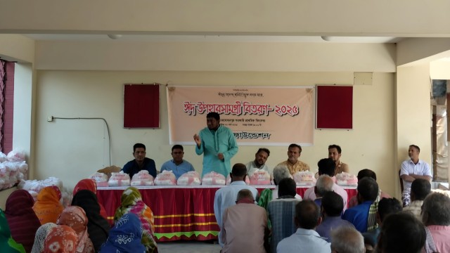 শতাধিক দুস্থ পরিবারের মাঝে ছায়া ফাউন্ডেশনের উদ্যোগে ঈদ উপহারসামগ্রী বিতরণ