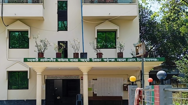 নাচোলে বিএমডিএ প্রকৌশলী খাইরুল বাশার'কে বদলির বিরুদ্ধে কৃষক-অপারেটরদের প্রতিবাদ