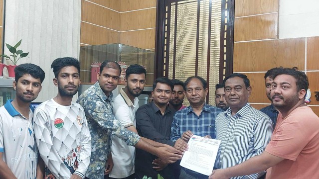 রাজশাহী কলেজ শিক্ষার্থীদের দাবি নিয়ে ছাত্রদলের স্মারকলিপি প্রদান