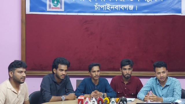 চাঁপাইনবাবগঞ্জ সদর হাসপাতালের অব্যবস্থাপনা ও দুর্নীতির বিরুদ্ধে ৮ দফা দাবি বৈষম্য বিরোধী ছাত্র আন্দোলনের