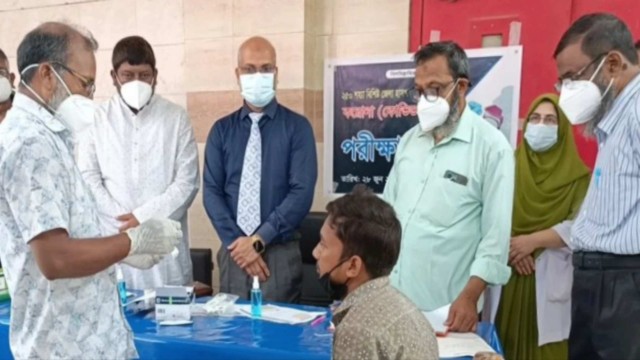 চাঁপাইনবাবগঞ্জ জেলা হাসপাতালে করোনা পরীক্ষার কার্যক্রম শুরু