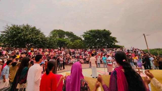 গানে গানে জলবায়ুর বার্তা: রাবি শিক্ষার্থীদের সংগঠন ‘ইউরিচের’ ব্যতিক্রমী গম্ভীরা আয়োজন