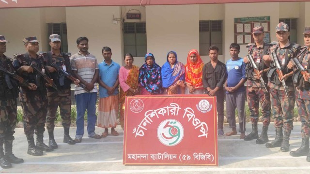চাঁপাইনবাবগঞ্জের চাঁনশিকারী সীমান্ত দিয়ে ৮ জনকে পুশইন করেছে ভারতীয় সীমান্তরক্ষী বাহিনী (বিএসএফ)
