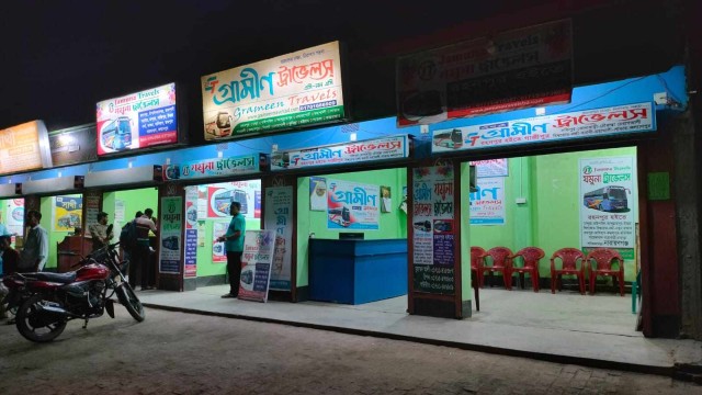 রহনপুরে অতিরিক্ত বাস ভাড়া আদায়ের অভিযোগ