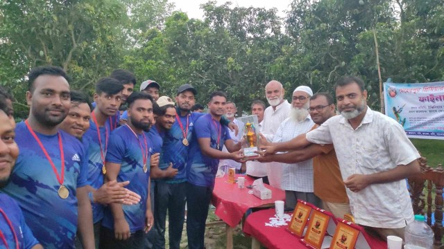 গোমস্তাপুরে মেহেরপুর প্রিমিয়ার লীগ ২০২৫ ফাইনাল খেলা অনুষ্ঠিত।