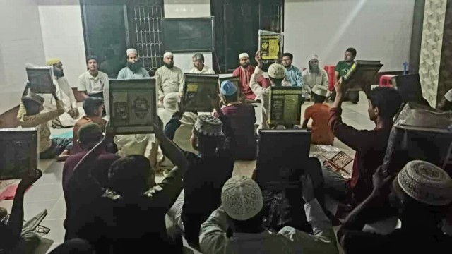শান্তি নিবিড় পাঠাগারের উদ্যোগে বিনামূল্যে কোরআন বিতরণ