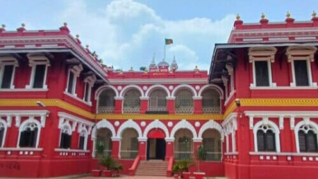 উপাধ্যক্ষের কক্ষে ছাত্রদলের ধস্তাধস্তি, শিক্ষকরা বাঁচালেন শিক্ষার্থীকে