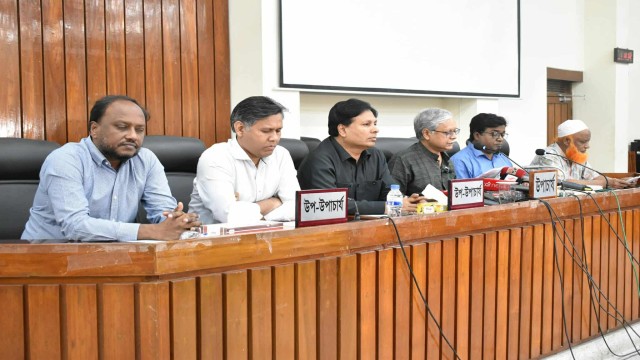 রাজশাহী বিশ্ববিদ্যালয়ের সার্বিক পরিস্থিতি নিয়ে সংবাদ সম্মেলন শূন্যতা কাটিয়ে এগিয়ে যাচ্ছে রাজশাহী বিশ্ববিদ্যালয়