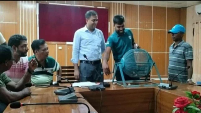 গোমস্তাপুরে লটারির মাধ্যমে স্বচ্ছ নিয়োগ প্রক্রিয়া সম্পন্ন, নারীর কর্মসংস্থানে নতুন দিগন্ত