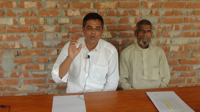 চাঁপাইনবাবগঞ্জে সন্ত্রাসী হামলার ঘটনায় মামলা রুজু না করার প্রতিবাদে সাংবাদিক সম্মেলন