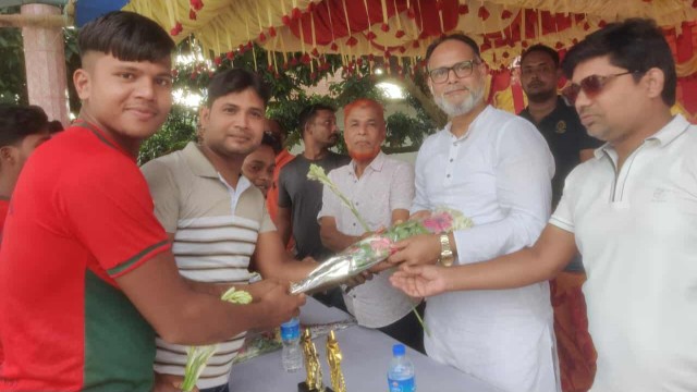 বালিয়াডাঙ্গায় যুবদলের উদ্যোগে মিনি ফুটবল টুর্নামেন্টের ফাইনাল ও পুরস্কার বিতরণ অনুষ্ঠিত – তরুণ সমাজ গড়ার প্রত্যয়ে খেলাধুলা চর্চার অনন্য উদ্যোগ
