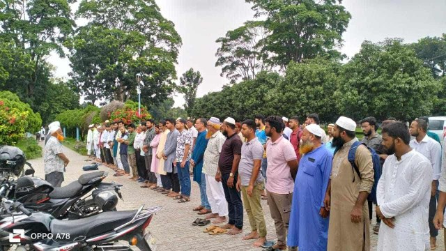 মাইলস্টোনে বিমান দুর্ঘটনায় নিহতদের স্মরণে রাবিতে গায়েবানা জানাজা