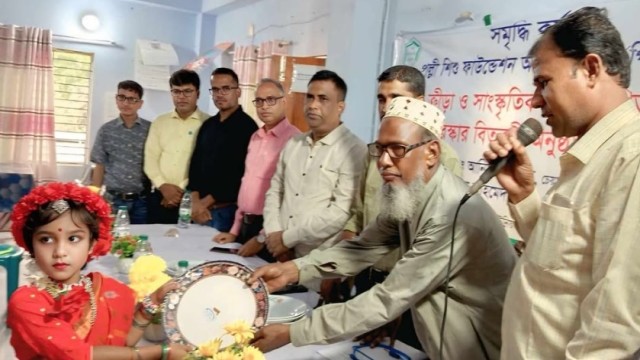 নওগাঁর মান্দায় পল্লী শিশু ফাউন্ডেশনের পুরস্কার বিতরণ
